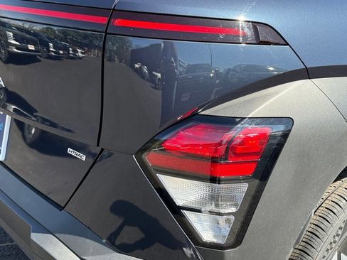Certified 2025 Hyundai Kona SEL AWD/4WD image 35