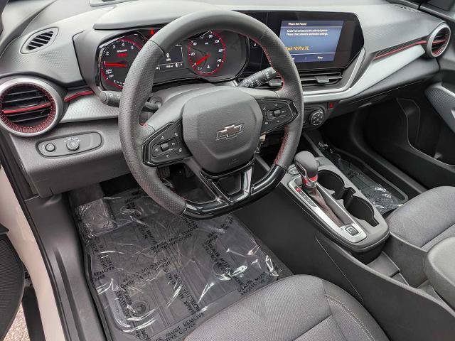 Used 2026 Chevrolet Trax RS w/ Sunroof Package FWD image 2