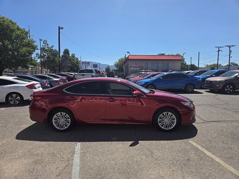 Used 2014 Lexus ES 350 w/ Luxury Package FWD image 3