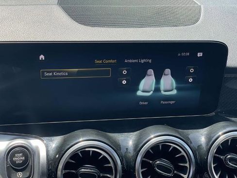 Used 2023 Mercedes-Benz GLB 250 image 17