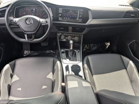 Used 2019 Volkswagen Jetta SE w/ Cold Weather Package image 17