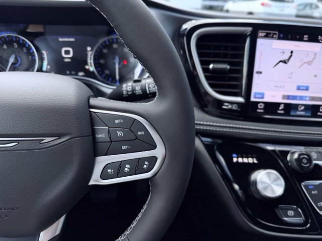 New 2027 Chrysler Pacifica Select FWD image 34