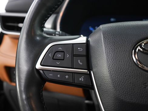 Used 2023 Toyota Highlander Platinum AWD/4WD image 30