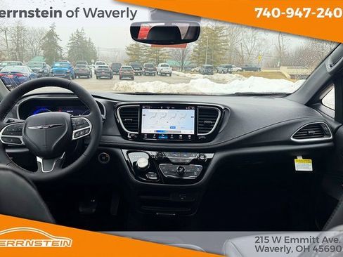 New 2026 Chrysler Pacifica Select image 6