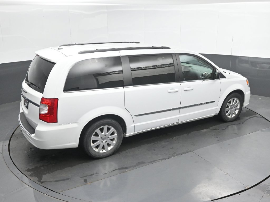 Used 2016 Chrysler Town & Country Touring FWD image 30