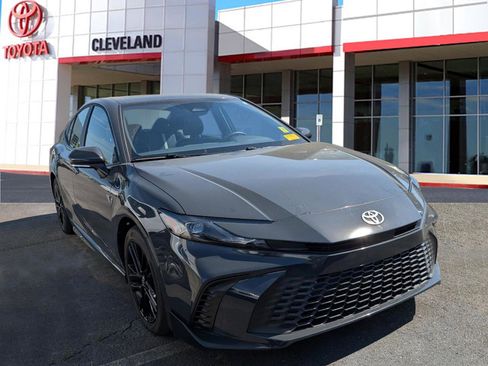 Used 2025 Toyota Camry SE FWD image 2