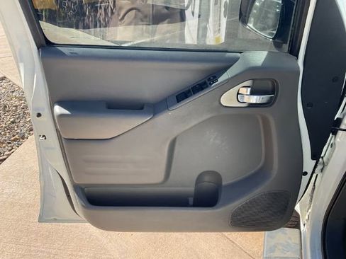 Used 2018 Nissan Frontier SV w/ Value Truck Package AWD/4WD image 19