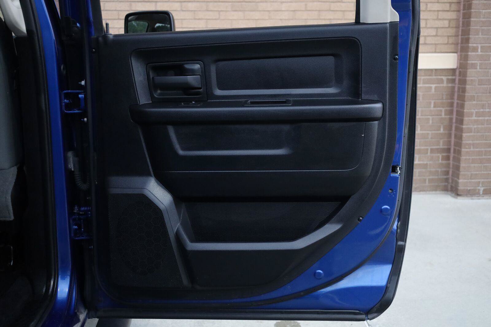 Used 2015 RAM 1500 Express RWD image 21