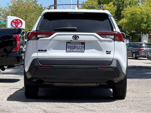 Certified 2022 Toyota RAV4 XLE w/ Convenience Package AWD/4WD image 4