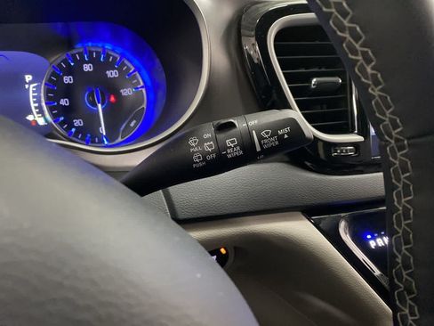 Used 2024 Chrysler Pacifica Touring-L FWD image 22