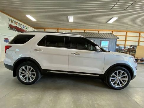 Used 2017 Ford Explorer Limited AWD/4WD image 4