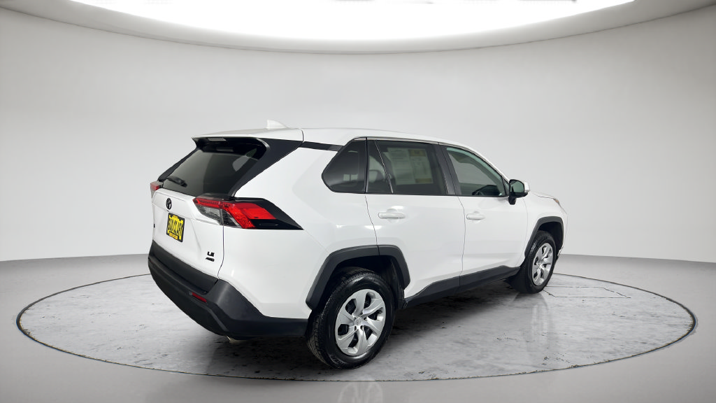Used 2022 Toyota RAV4 LE AWD/4WD image 8