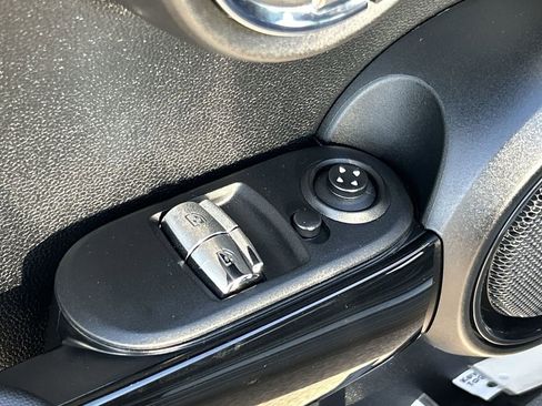 Used 2021 MINI Cooper 2-Door Hardtop image 17