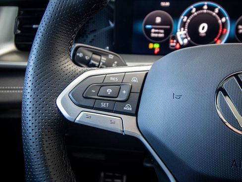 New 2026 Volkswagen Tiguan SE R-Line image 38