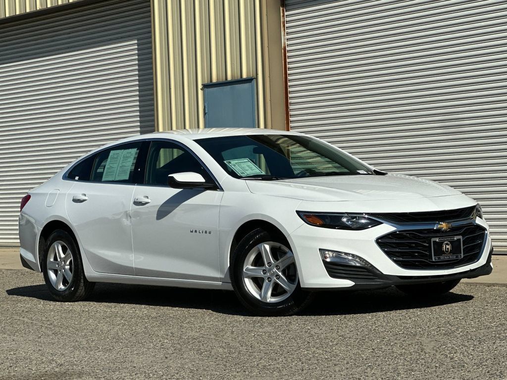 Used 2024 Chevrolet Malibu LT FWD image 2