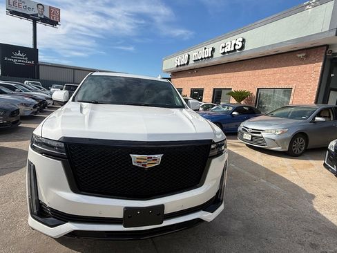 Used 2022 Cadillac Escalade ESV Sport w/ Touring Package image 8