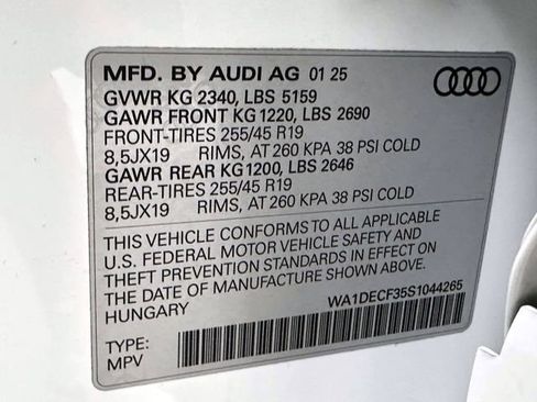 Used 2025 Audi Q3 2.0T Premium w/ Convenience Package AWD/4WD image 37
