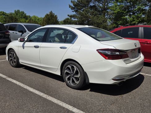 Used 2017 Honda Accord EX-L image 4