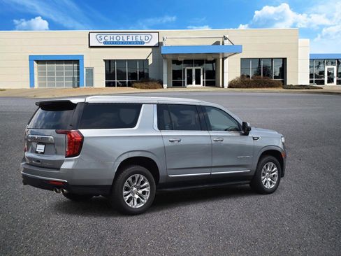 Used 2024 GMC Yukon XL Denali AWD/4WD image 3