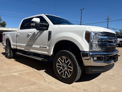 Used 2018 Ford F250 Lariat w/ Lariat Value Package image 4