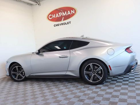 Used 2025 Ford Mustang Premium RWD image 3