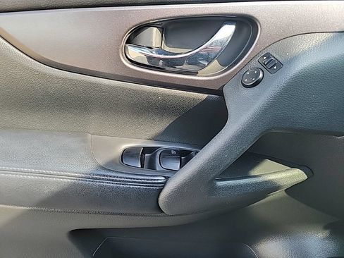 Used 2016 Nissan Rogue SV AWD/4WD image 22
