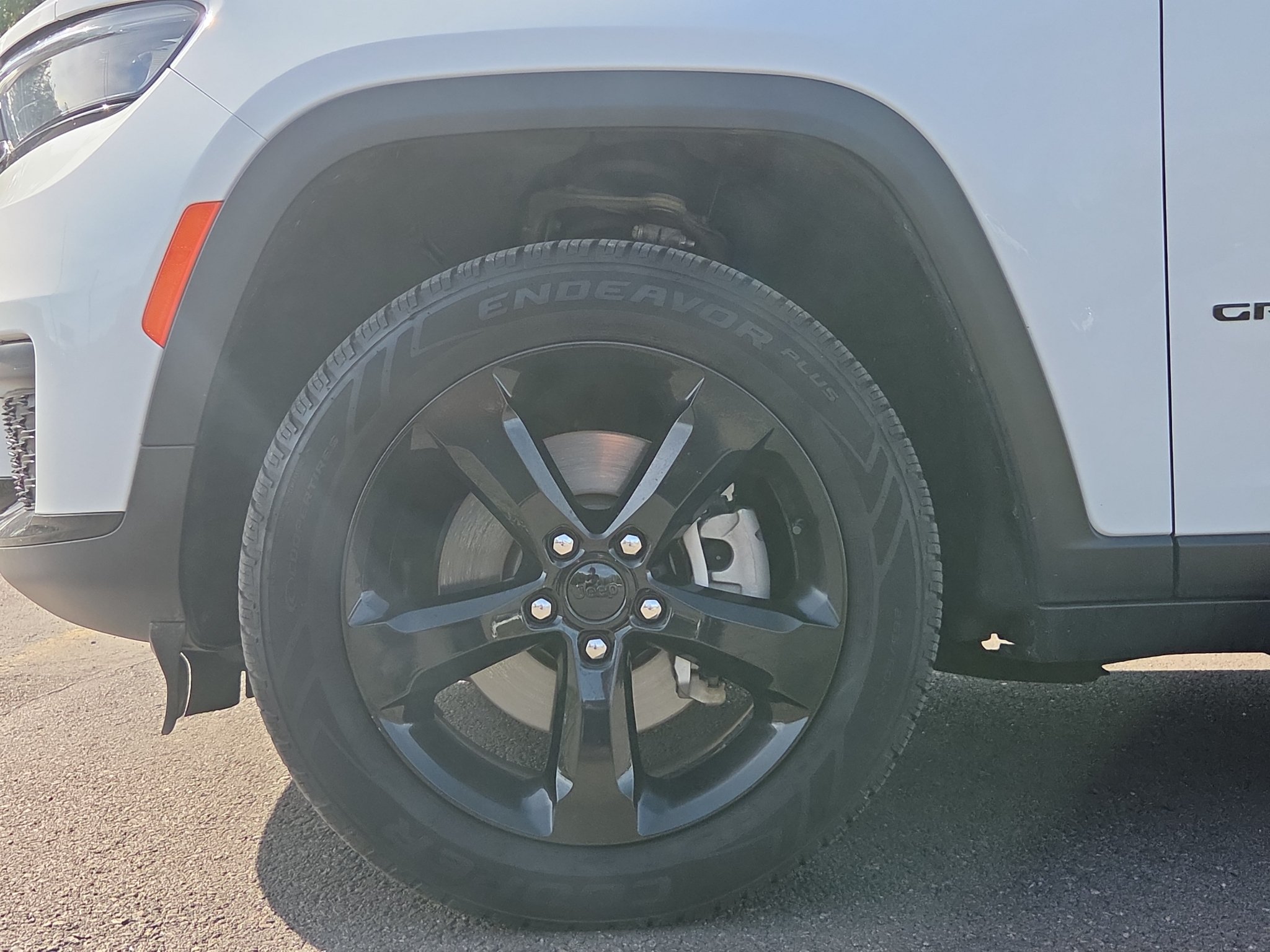 Used 2023 Jeep Grand Cherokee L Laredo AWD/4WD image 5