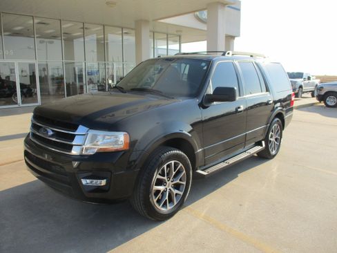 Used 2016 Ford Expedition XLT w/ Equipment Group 202A RWD image 2