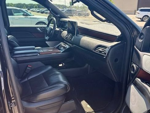 Used 2020 Lincoln Navigator Reserve w/ Equipment Group 208A Reserve AWD/4WD image 8