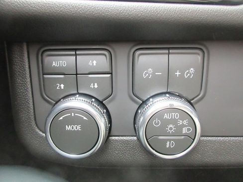 New 2026 GMC Yukon XL AT4 AWD/4WD image 17
