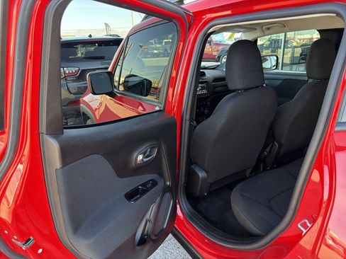 Used 2020 Jeep Renegade Latitude image 9