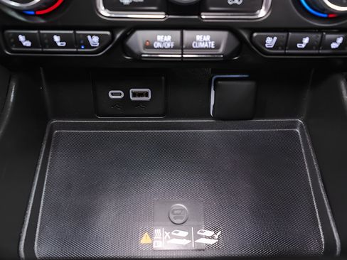 Used 2022 Chevrolet Tahoe Premier AWD/4WD image 20