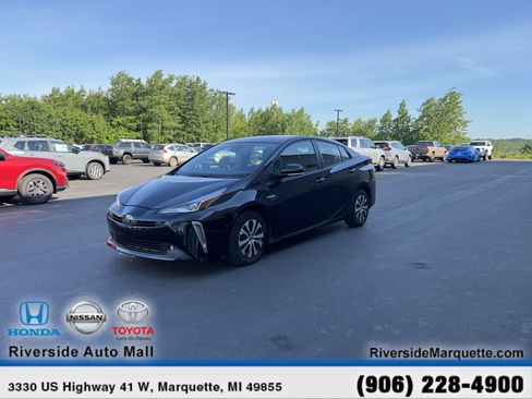 Used 2022 Toyota Prius XLE AWD/4WD image 3