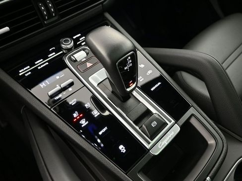 Used 2021 Porsche Cayenne image 16