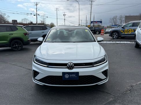 Certified 2026 Volkswagen Jetta SE FWD image 2