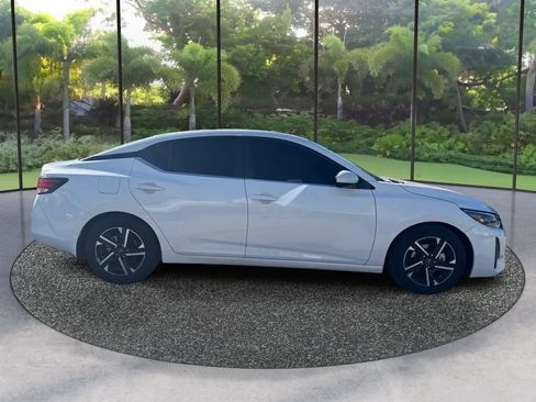 Used 2025 Nissan Sentra SV FWD image 4