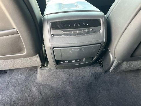 Used 2024 Cadillac Escalade Premium Luxury Platinum image 17