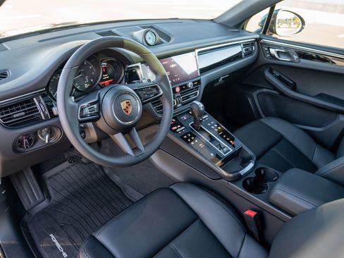 New 2026 Porsche Macan AWD/4WD image 4