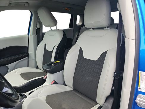 Used 2019 Jeep Compass Latitude w/ Popular Equipment Group FWD image 15
