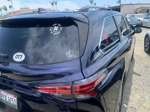 Used 2021 Toyota Sienna XLE w/ XLE Plus Package FWD image 5