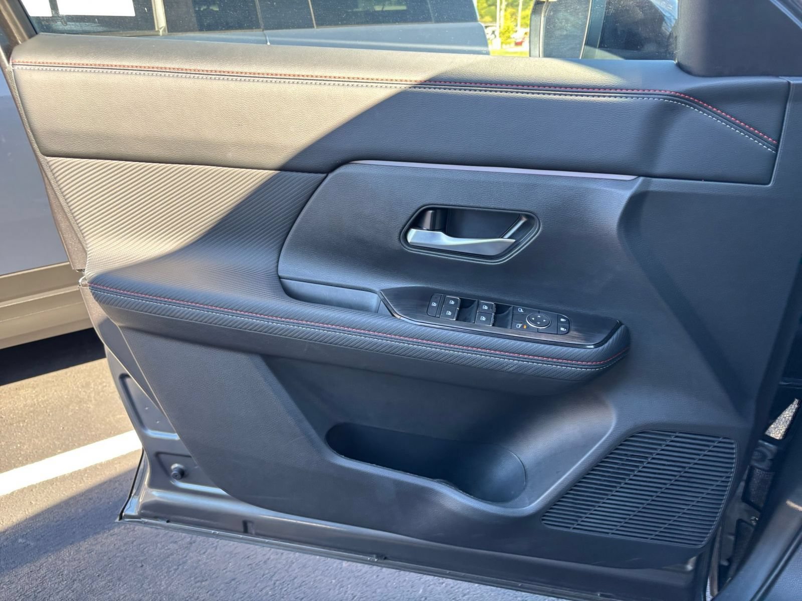 Used 2026 Nissan Kicks SR FWD image 18