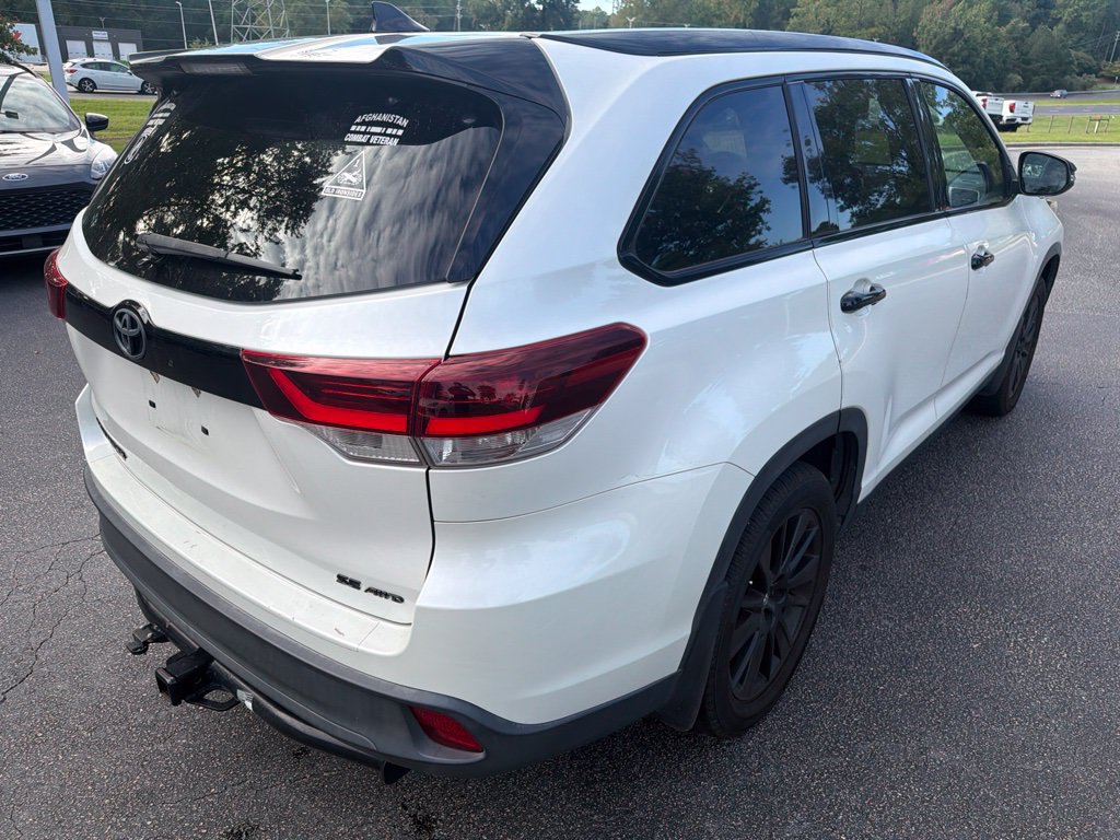 Used 2019 Toyota Highlander SE w/ Nightshade Edition AWD/4WD image 5