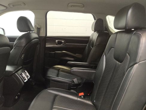 Used 2021 Kia Sorento S FWD image 18