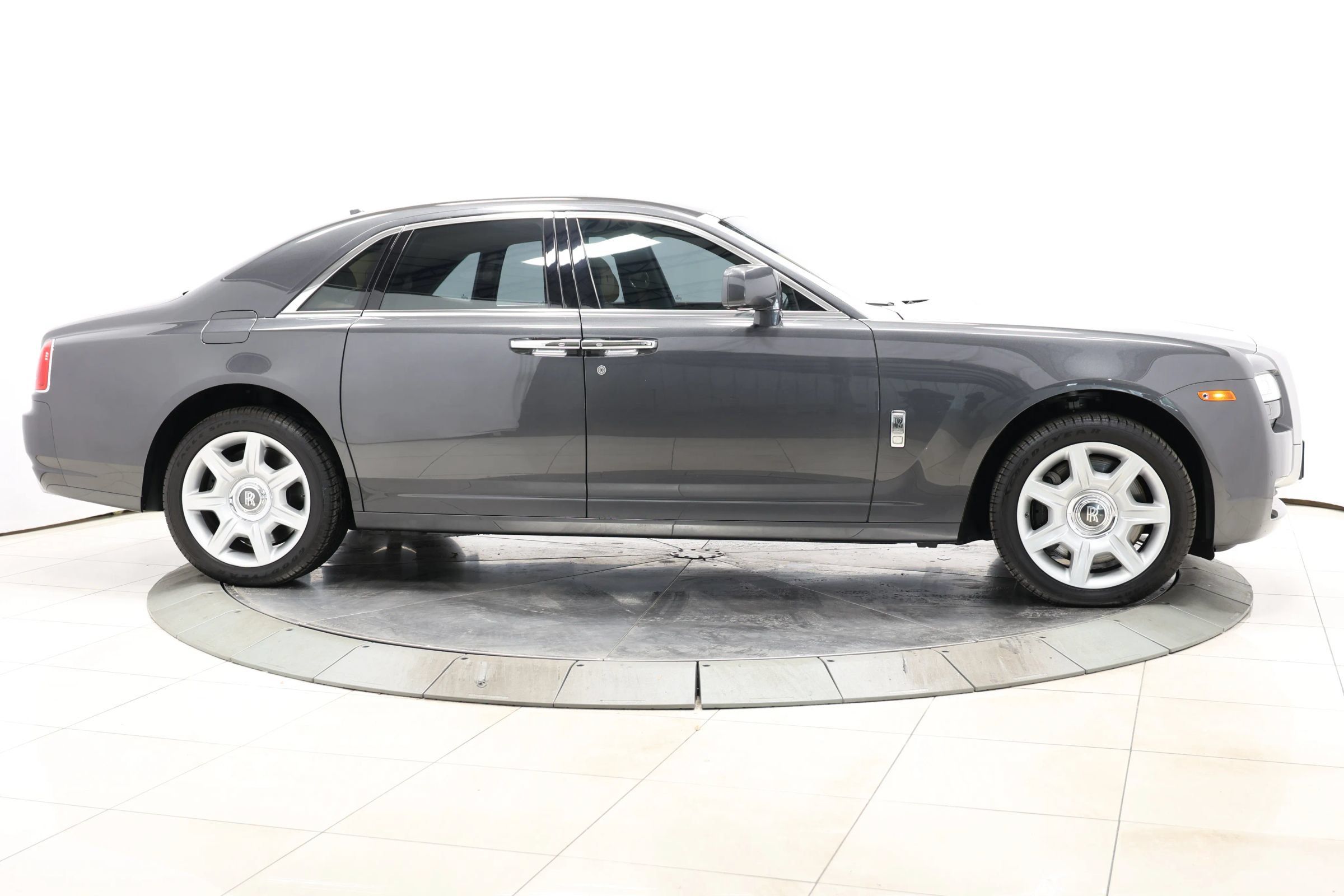 Used 2011 Rolls-Royce Ghost RWD image 80