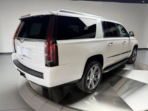 Used 2016 Cadillac Escalade ESV Luxury RWD image 2