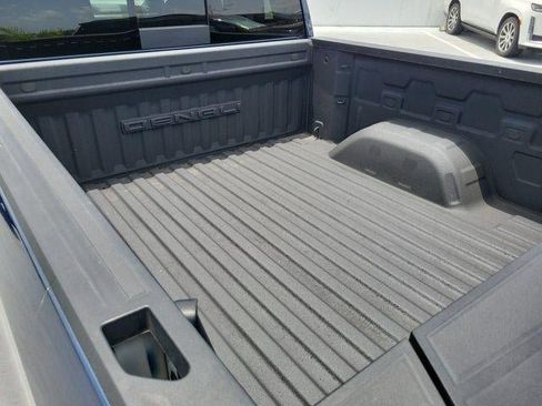 Used 2023 GMC Sierra 1500 Denali w/ Technology Package AWD/4WD image 9