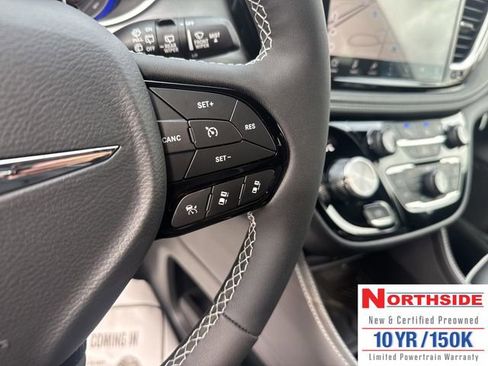 New 2026 Chrysler Pacifica Limited w/ Uconnect Theater Family Group FWD image 20
