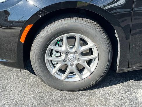 New 2026 Chrysler Pacifica Select image 11