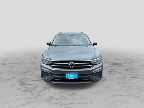 Used 2023 Volkswagen Tiguan SE AWD/4WD image 3