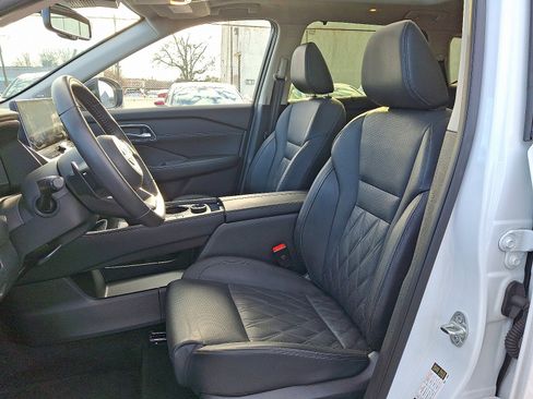 Used 2024 Nissan Rogue Platinum w/ Platinum Premium Package image 13